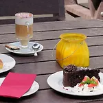 Deebert House 3*