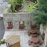 Hotel Deebert House