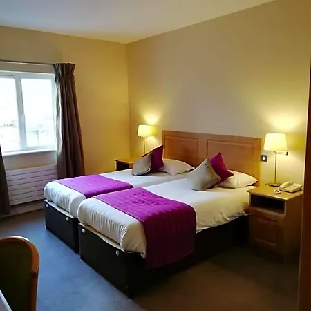 فندق Deebert House 3*
