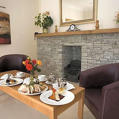 فندق Deebert House