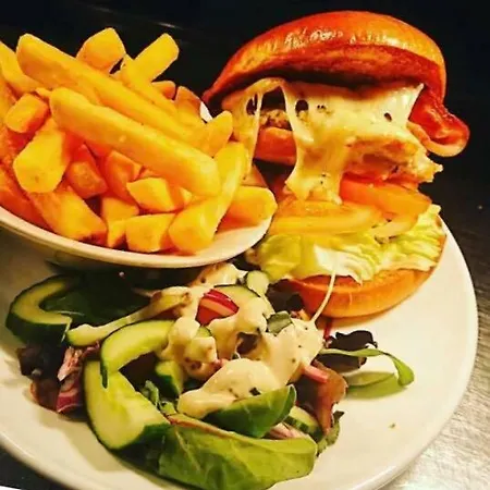 Deebert House فندق